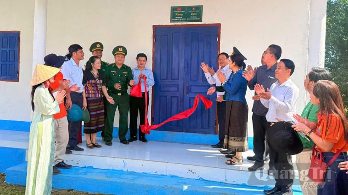 Lễ bàn giao nhà ăn cho Trường phổ thông dân tộc nội trú La Cồ, Lào - Ảnh Hoàng Hùng