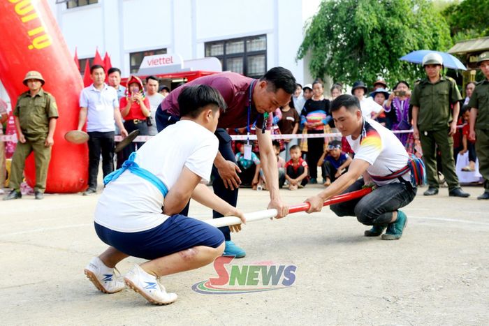 Các đội thi đấu môn đẩy gậy