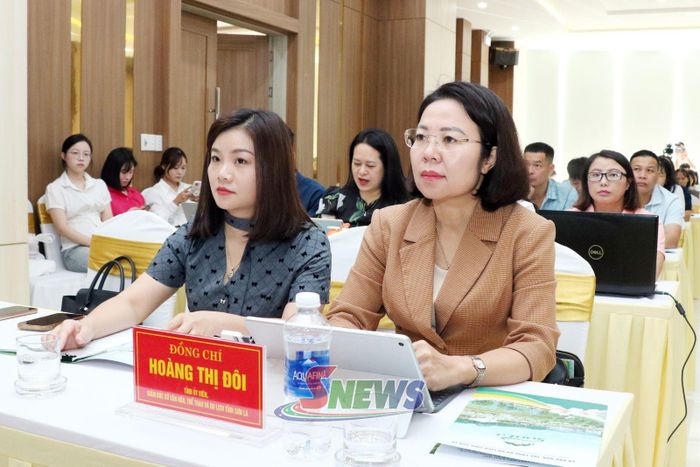 Các đại biểu tham dự khai mạc hội nghị tập huấn.
