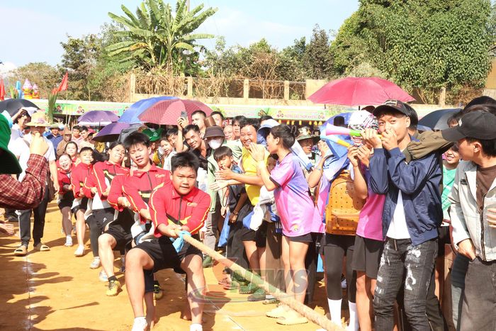 Nội dung thi kéo co.