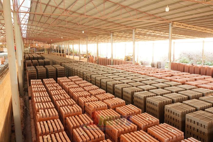 Mỗi tháng Nhà máy gạch Tuynel Xum Côn sản xuất ra 1,2 triệu viên gạch.