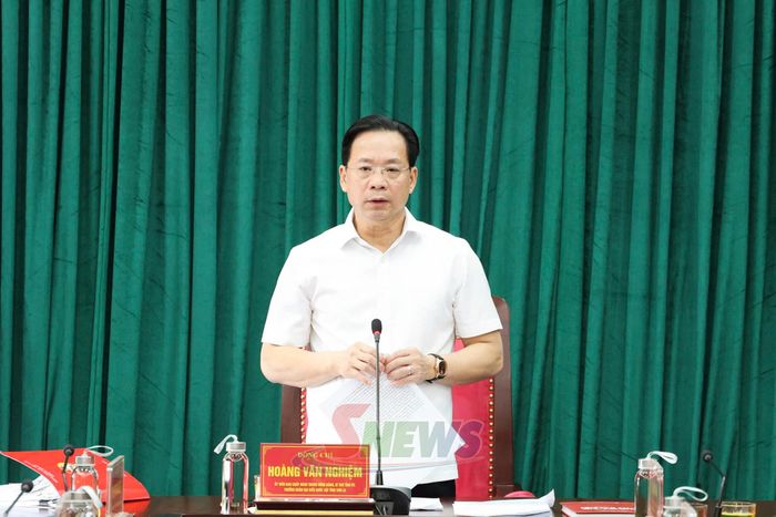 Đồng chí Hoàng Văn Nghiệm, Ủy viên Ban Chấp hành Trung ương Đảng, Bí thư Tỉnh ủy, Trưởng Đoàn đại biểu Quốc hội tỉnh phát biểu.