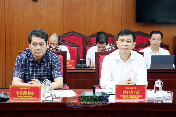 Các đại biểu dự cuộc làm việc.