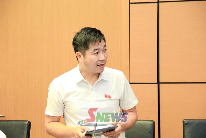 Đại biểu Lường Văn Thâm phát biểu