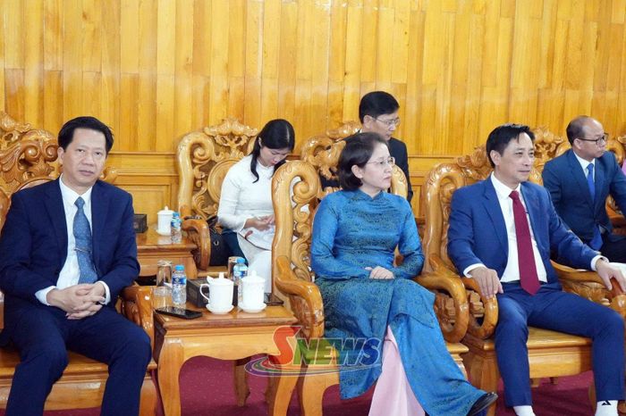 Các đại biểu đòan công tác tỉnh Sơn La tại cuộc làm việc.Đại biểu tỉnh Hủa Phăn dự cuộc làm việc.