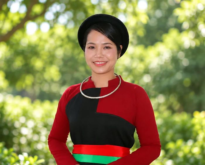 Phát thanh viên Triệu Thị Xuân, Phòng Thư ký - Biên tập.