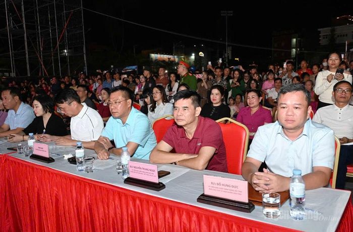 Các đại biểu dự buổi tổng duyệt.