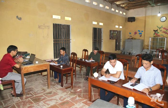 Chi ủy Chi bộ Phả Lý, xã Văn Hán, hội ý, thống nhất nội dung sinh hoạt định kỳ tháng 10, gắn với yêu cầu lãnh đạo, chỉ đạo thực hiện nhiệm vụ tại khu dân cư sau sáp nhập.