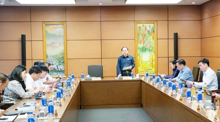Đoàn ĐBQH các tỉnh Thái Nguyên, Khánh Hòa, Quảng Ngãi thảo luận tại Tổ số 11.