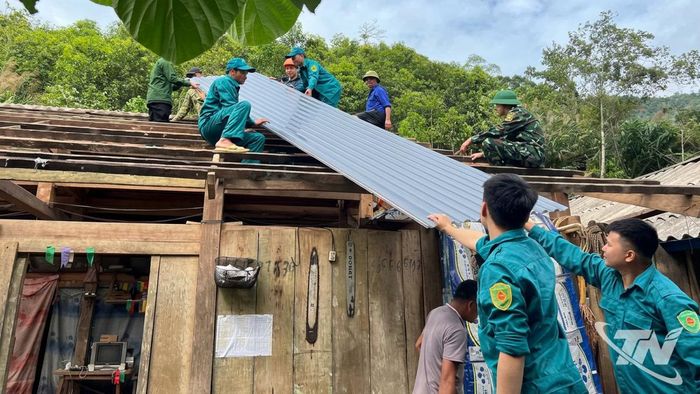 Chính quyền địa phương đồng hành cùng người dân trong quá trình xây dựng nhà Đại đoàn kết.
