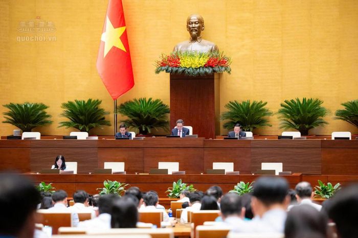 Phiên họp toàn thể tại Hội trường Diên Hồng, sáng 23/10. (Ảnh: Quochoi.vn)