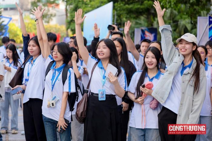 Sinh viên Trường Đại học Kinh tế - Kỹ thuật Công nghiệp hào hứng tham gia Lễ phát động Cuộc thi 'Tìm hiểu pháp luật về sử dụng năng lượng tiết kiệm và hiệu quả'" năm 2026
