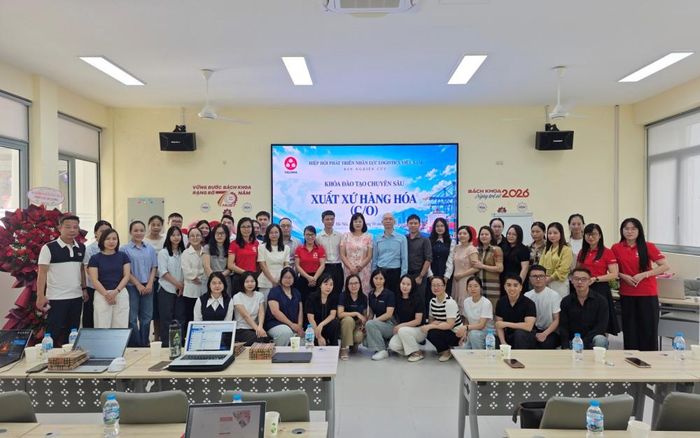 Các chuyên gia và các học viên tham gia khóa học đào tạo chuyên sâu về xuất xứ hàng hóa (C/O) do VALOMA tổ chức.