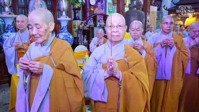 Chư tôn đức nhất tâm tưởng niệm