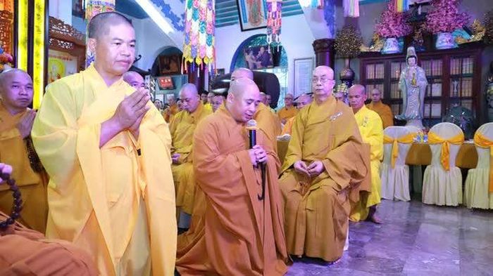 Chư tôn giáo phẩm ôn lại hành trạng của Tổ khai sơn chùa Pháp Hoa