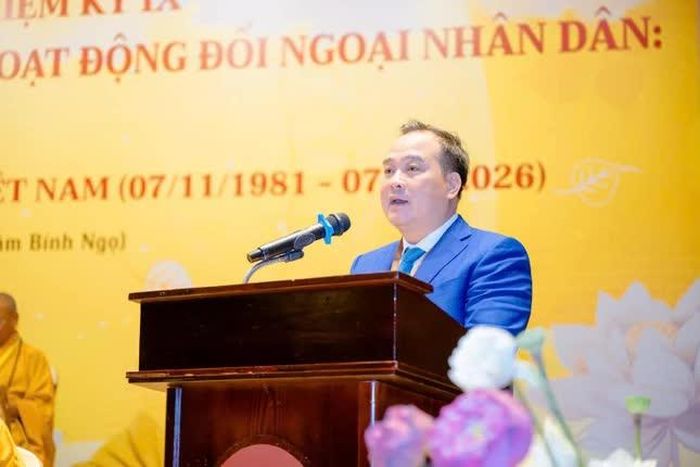 PGS.TS Nguyễn Trọng Điệp phát biểu đề dẫn