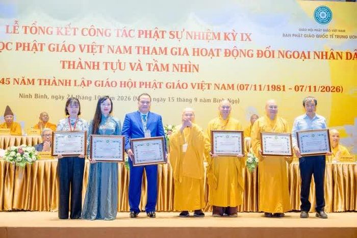 Trung ương Giáo hội trao Bằng tuyên dương công đức