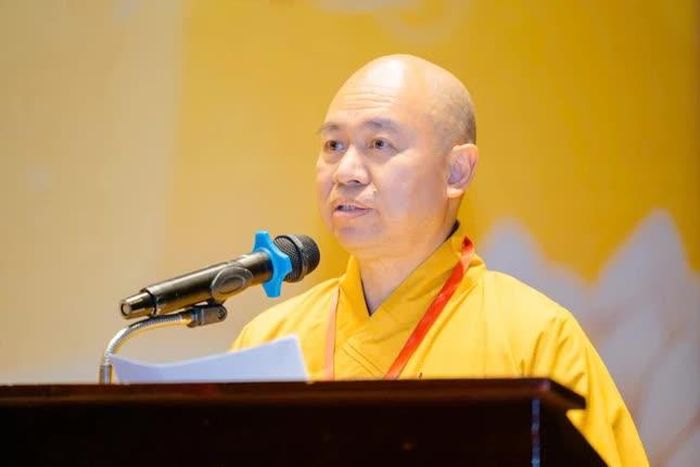 Thượng tọa Thích Đức Thiện phát biểu khai mạc hội thảo