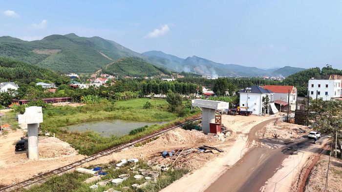 Dự án đang cần nhập khoảng 20.000m3 cấp phối đá dăm nhưng nguồn cung hạn chế, giá tăng hơn 2 lần so với giá phê duyệt trong hồ sơ dự án.