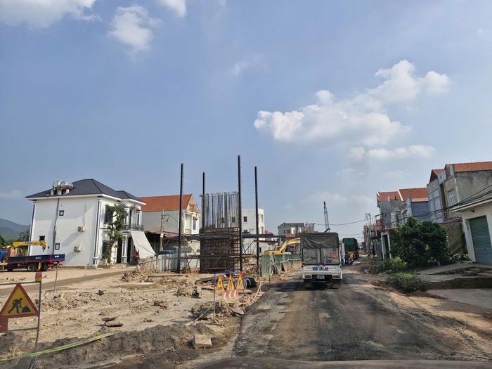 Đơn vị đang tập trung thi công bệ T 6, 7, 8, 9 và thân trụ đợt 1 T 11. Dự kiến công trình sẽ hoàn thành trước ngày 31/12 tới.