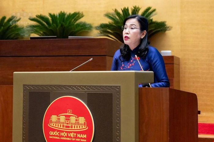 Chủ nhiệm Ủy ban Khoa học, Công nghệ và Môi trường Nguyễn Thanh Hải trình bày báo cáo thẩm tra. Ảnh: Media Quốc hội.