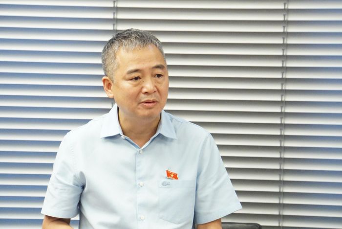 ĐB Nguyễn Lân Hiếu, Giám đốc Bệnh viện Đại học Y Hà Nội phát biểu sáng 24/10. Ảnh: Văn Duẩn.