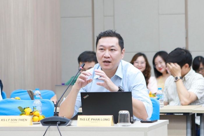 Ông Lê Phan Long đã chia sẻ việc ứng dụng BIM và chuyển đổi số trong ngành Xây dựng từ nghiên cứu của Deloitte Access Economics.