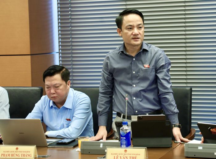 Đại biểu Lê Văn Thế (Đoàn Ninh Bình). Ảnh: Media Quốc hội.
