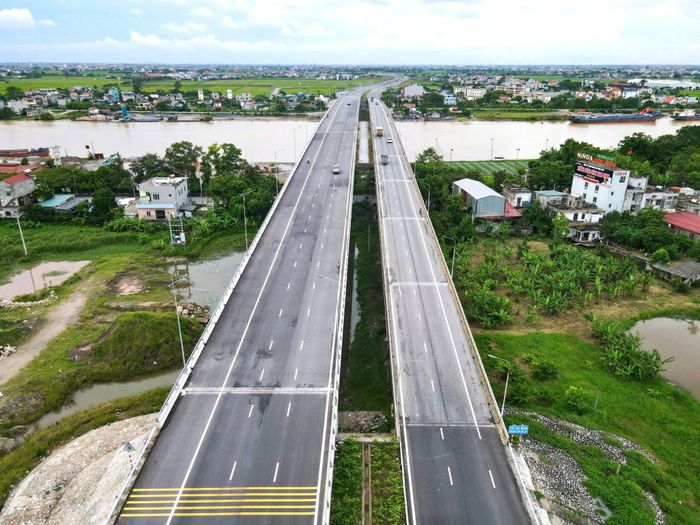 Rà soát tiêu chí đô thị loại I, hoàn thiện hạ tầng.