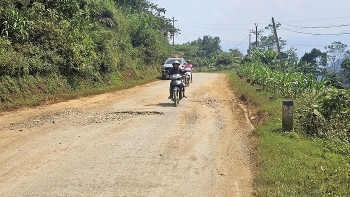 Người dân gặp khó khăn khi tham gia giao thông trên tuyến tỉnh lộ 101.