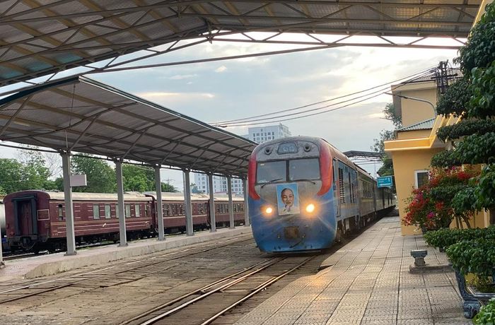 Tàu liên vận quốc tế Gia Lâm - Nam Ninh trên sân ga Gia Lâm.
