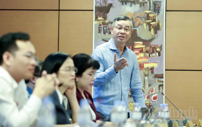 Bộ trưởng Bộ Tài chính Ngô Văn Tuấn phát biểu tại tổ. Ảnh: Đức Thanh