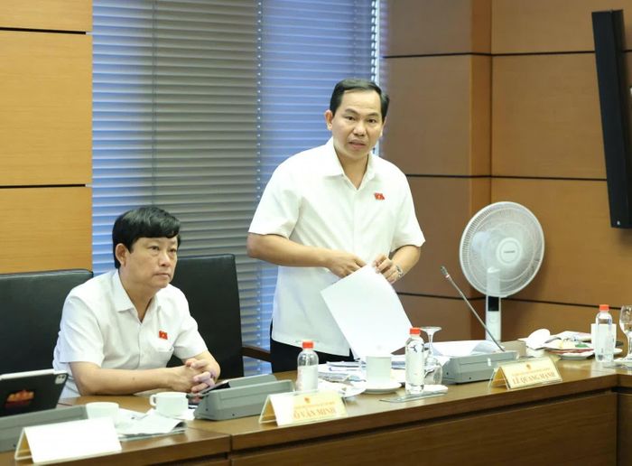 Đại biểu Lê Quang Mạnh (đoàn TP. Hồ Chí Minh) phát biểu tại tổ. Ảnh: Quang Phúc