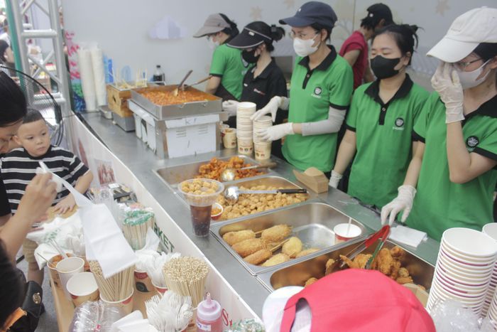 Khách tham dự có cơ hội khám phá nền ẩm thực đa dạng của Hàn Quốc (Ảnh: Phương Anh).
