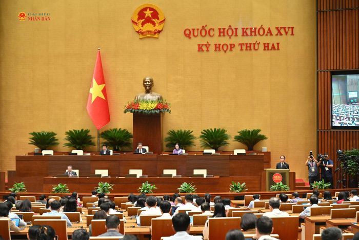 Bộ trưởng Tư pháp Hoàng Thanh Tùng trình bày tờ trình dự án Luật sửa đổi, bổ sung một số điều của Luật Bảo vệ môi trường. Ảnh: Quang Khánh