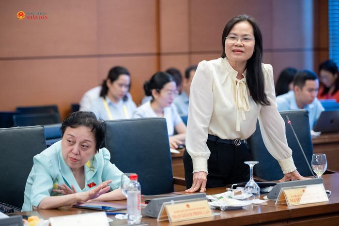 ĐBQH Nguyễn Thị Hồng Hạnh (TP. Hồ Chí Minh) phát biểu thảo luận tại Tổ 2