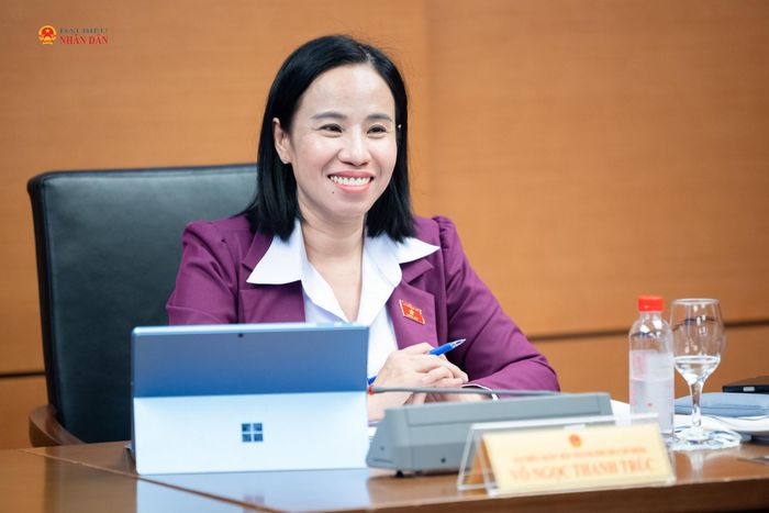 Phó Trưởng Đoàn chuyên trách Đoàn ĐBQH TP. Hồ Chí Minh Võ Ngọc Thanh Trúc điều hành phiên thảo luận