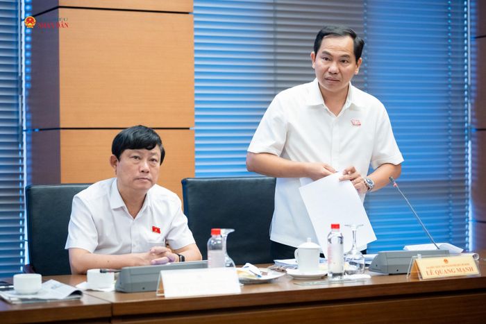 Tổng Thư ký Quốc hội, Chủ nhiệm Văn phòng Quốc hội, ĐBQH Lê Quang Mạnh (TP. Hồ Chí Minh) phát biểu thảo luận tại Tổ 2