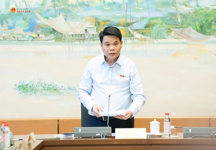 Trưởng đoàn ĐBQH TP. Hải Phòng Lê Ngọc Châu, Tổ trưởng Tổ 3, điều hành phiên thảo luận