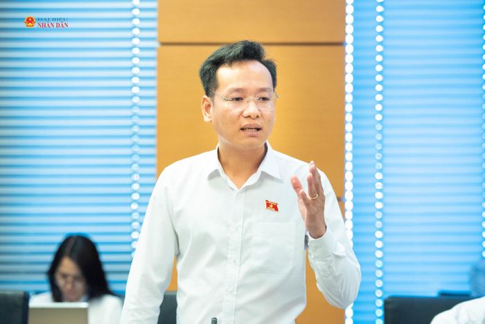ĐBQH Chu Lương Trí (TP. Quảng Ninh) phát biểu. Ảnh: Xuân Quý