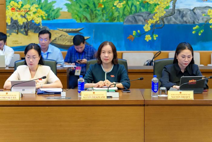 Các đại biểu tham dự phiên thảo luận tại Tổ 7. Ảnh: Tiến Cường
