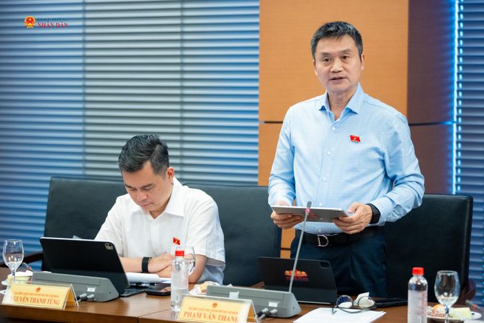 ĐBQH Phạm Văn Thanh (TP. Hồ Chí Minh) phát biểu thảo luận tại Tổ 2