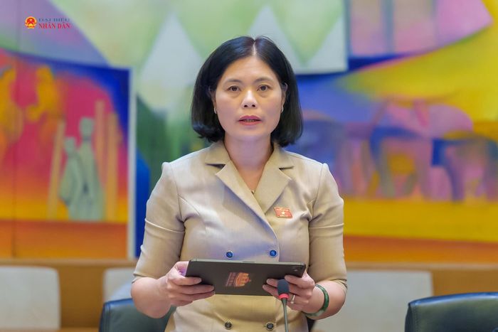 ĐBQH Trần Thị Oanh (Lâm Đồng) phát biểu. Ảnh: Tiến Cường