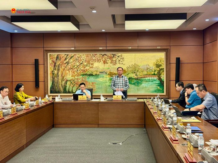 Quang cảnh thảo luận tại Tổ 1. Ảnh: Văn Tuyến