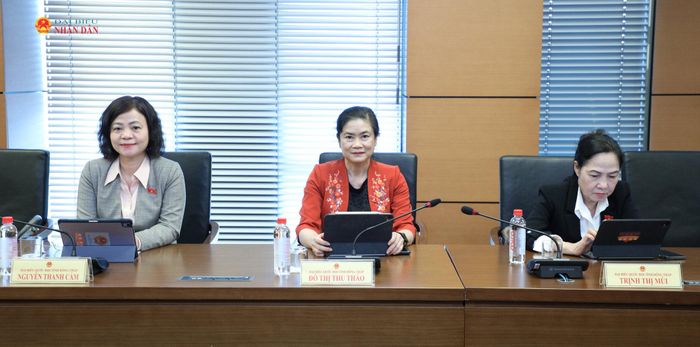Các ĐBQH tỉnh Đồng Tháp dự thảo luận tổ
