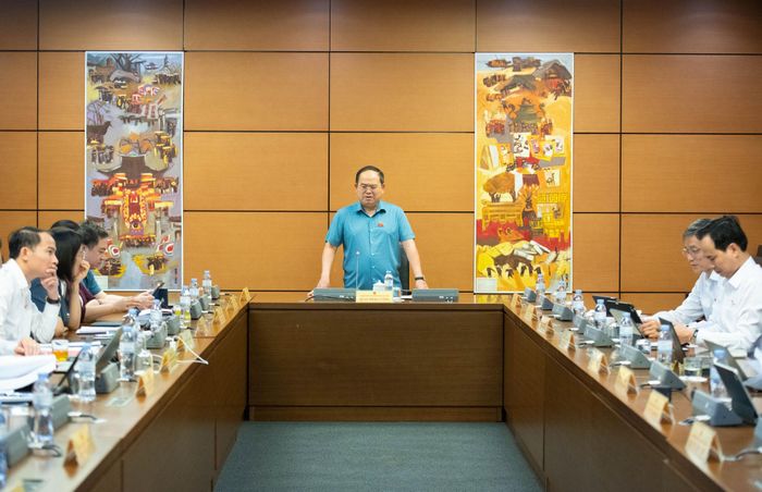 Quang cảnh phiên thảo luận tại Tổ 5. Ảnh: Xuân Quý