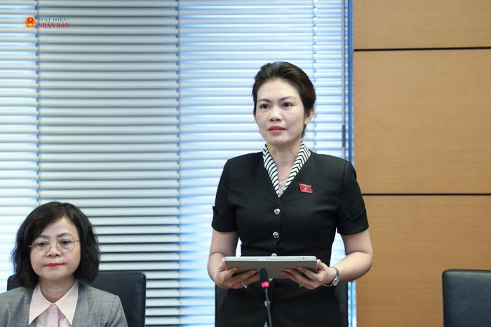 ĐBQH Nguyễn Thị Uyên Trang (Đồng Tháp) phát biểu.