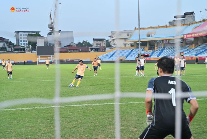 Trận đấu khép lại với chiến thắng 2-0 nghiêng về Đội bóng các ĐBQH khoá XVI.