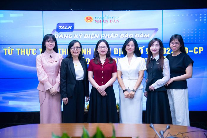Các đại biểu chụp ảnh lưu niệm tại Talkshow. Ảnh: Xuân Quý