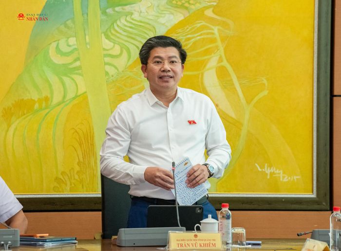 ĐBQH Trần Vũ Khiêm (Quảng Trị) phát biểu. Ảnh: Lâm Hiển